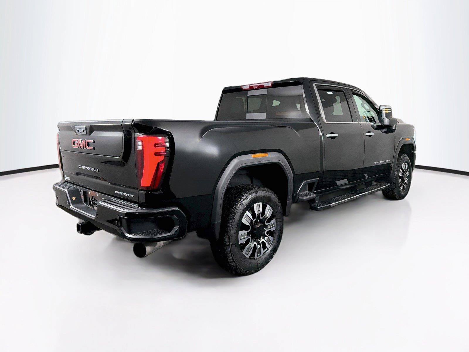 Used 2024 GMC Sierra 3500 Denali w/ Denali Reserve Package AWD/4WD image 11