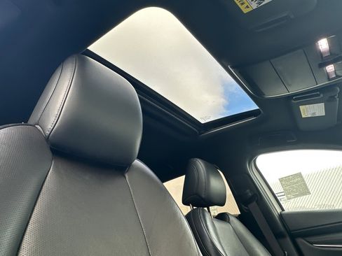 Used 2021 MAZDA MAZDA3 Hatchback w/Premium Plus Pkg image 16