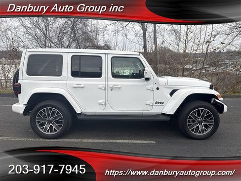 Used 2023 Jeep Wrangler Unlimited Sahara image 7