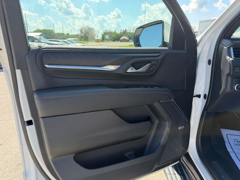 Used 2022 GMC Yukon Denali AWD/4WD image 9