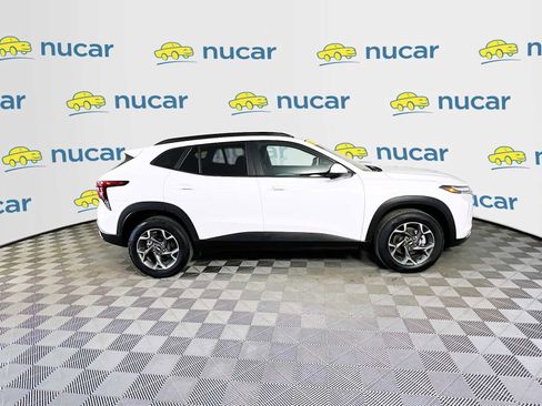 Used 2025 Chevrolet Trax LT w/ LT Convenience Package image 8