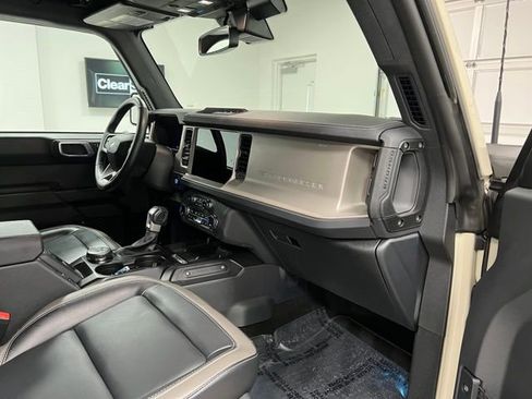 Used 2025 Ford Bronco Outer Banks image 56