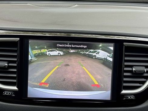 Used 2024 Chrysler Pacifica Touring-L FWD image 29