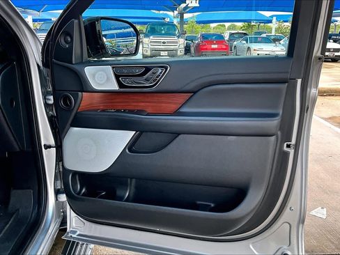Used 2021 Lincoln Navigator Reserve w/ Luxury Package AWD/4WD image 23