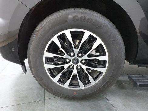 Certified 2025 Ford Expedition Platinum AWD/4WD image 50
