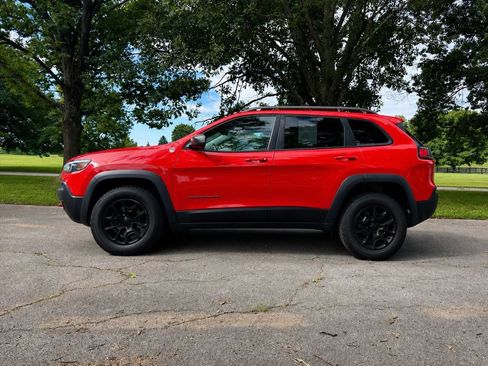 Used 2019 Jeep Cherokee Trailhawk w/ Cold Weather Group AWD/4WD image 6