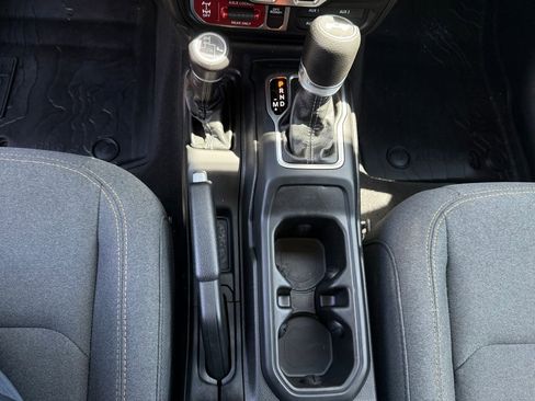 Used 2025 Jeep Wrangler Unlimited Sport AWD/4WD image 15