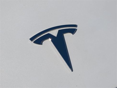 Used 2021 Tesla Model 3 Long Range image 13