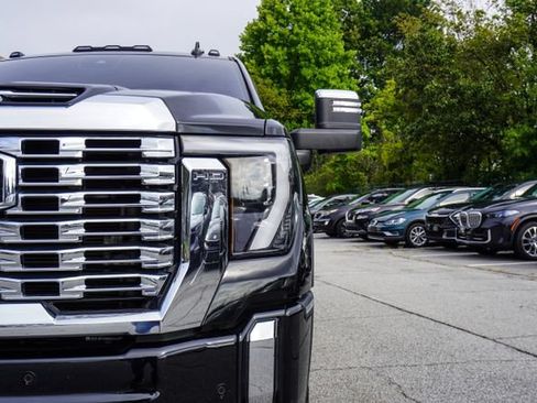 Used 2024 GMC Sierra 3500 Denali AWD/4WD image 36