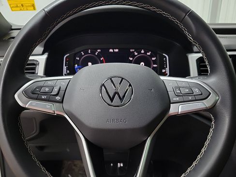 Used 2023 Volkswagen Atlas Cross Sport SE w/ Panoramic Sunroof Package FWD image 17