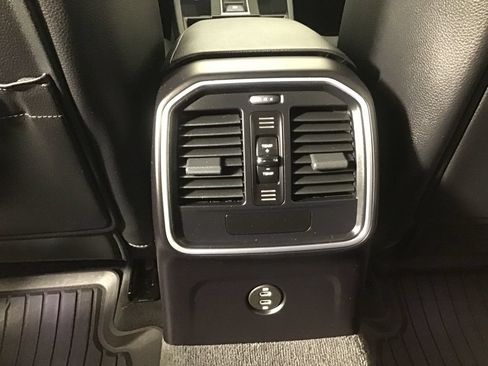 Certified 2024 Porsche Macan AWD/4WD image 26