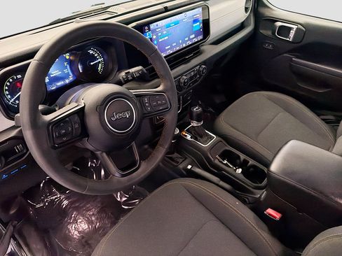 Used 2024 Jeep Wrangler Unlimited AWD/4WD image 7