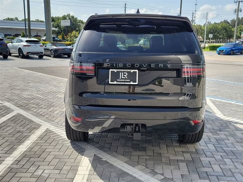 New 2025 Land Rover Discovery Dynamic SE image 4