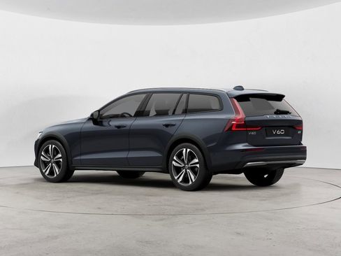 Certified 2025 Volvo V60 B5 Cross Country Plus AWD/4WD image 5