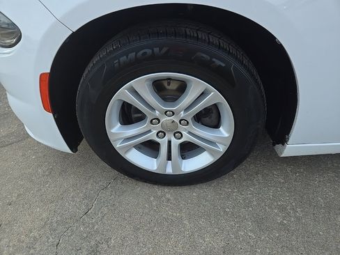 Used 2018 Dodge Charger SXT image 27