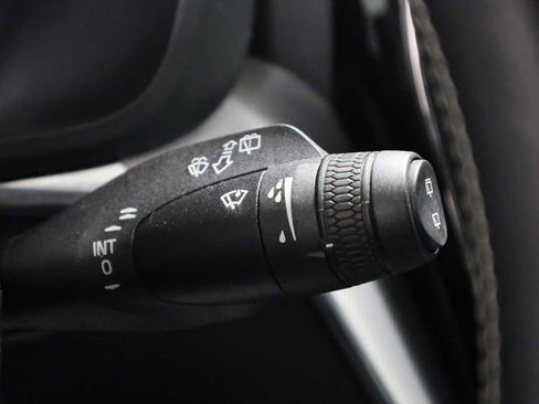 Used 2018 Volvo XC60 T6 R-Design w/ Convenience Package image 29