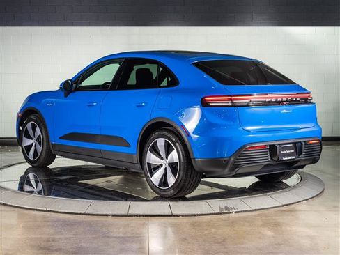 Used 2026 Porsche Macan Electric RWD image 3