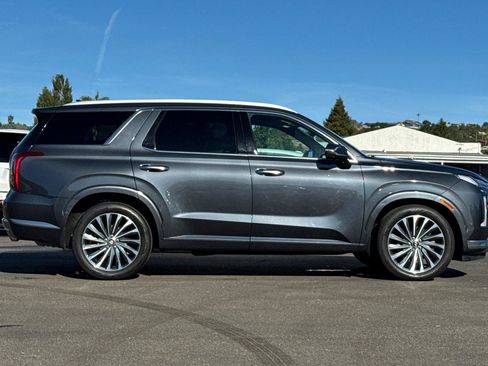 Used 2025 Hyundai Palisade Calligraphy image 4