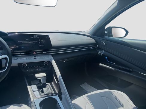 New 2026 Hyundai Elantra Limited FWD image 16