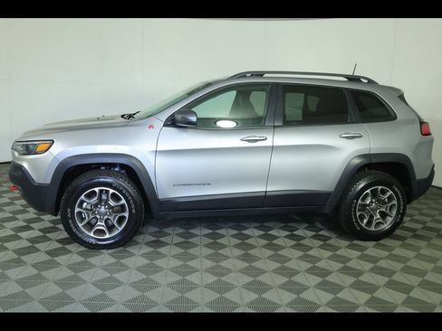 Used 2021 Jeep Cherokee Trailhawk w/ Sun, Sound & Nav Group AWD/4WD image 16
