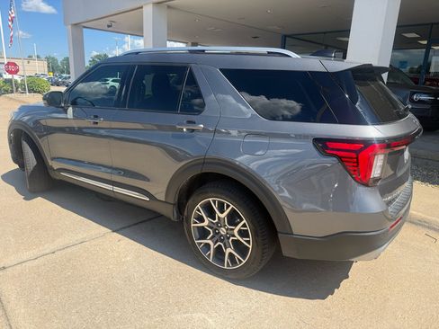 Used 2025 Ford Explorer Platinum w/ Ultimate Package AWD/4WD image 9