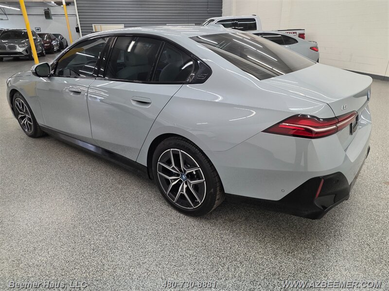 Used 2025 BMW i5 M60 w/ M Sport Package AWD/4WD image 5
