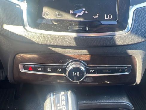 Used 2019 Volvo XC90 T5 Momentum image 20