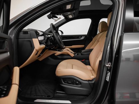 Certified 2025 Porsche Cayenne image 27