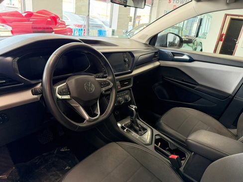 Used 2022 Volkswagen Taos SE w/ Panoramic Sunroof Package image 21