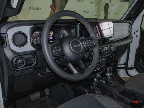Used 2024 Jeep Gladiator Sport AWD/4WD image 5
