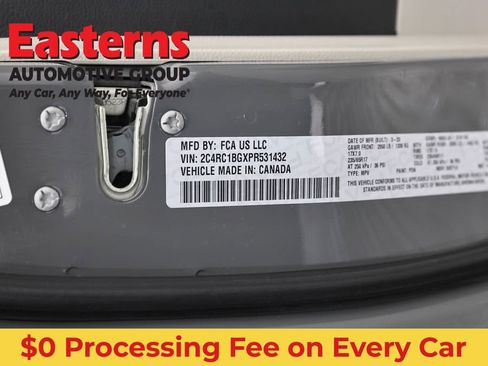 Used 2023 Chrysler Pacifica Touring-L FWD image 38