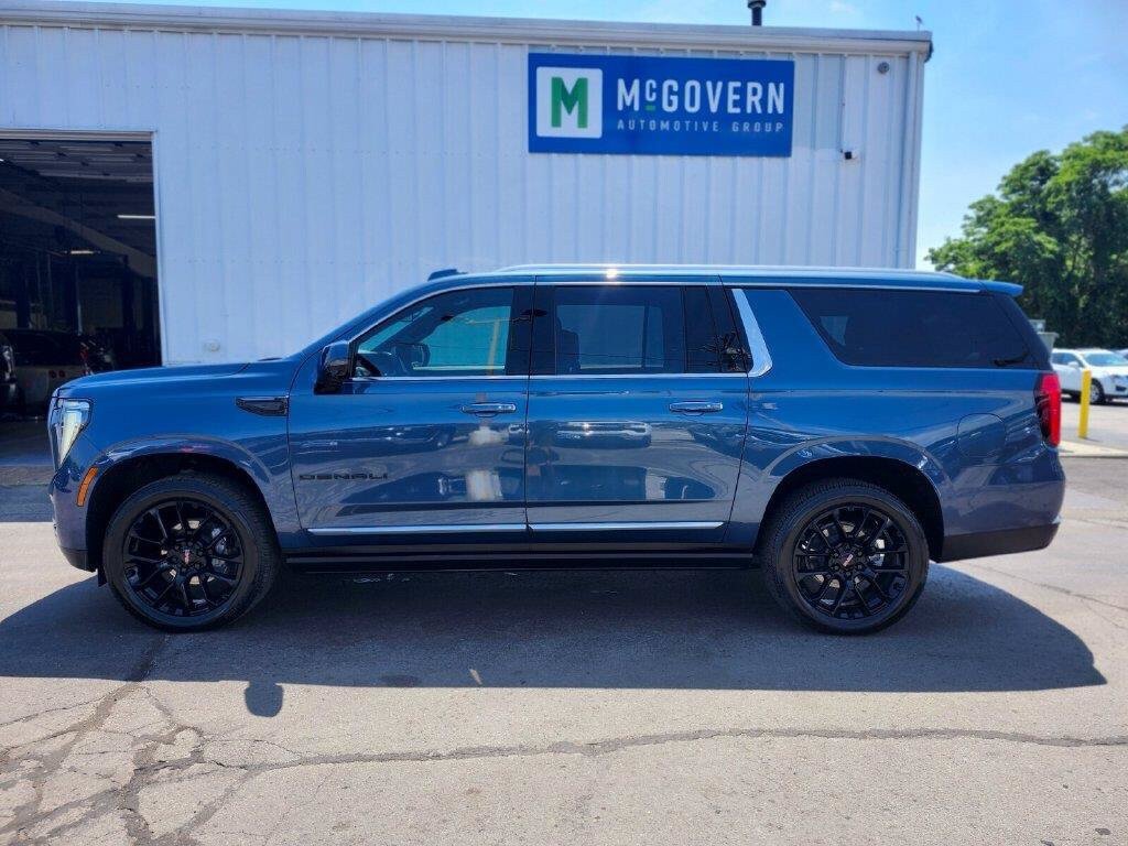 Used 2026 GMC Yukon XL Denali w/ Sun & Power Step Package AWD/4WD image 2