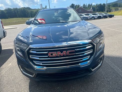 Used 2024 GMC Terrain SLT AWD/4WD image 2