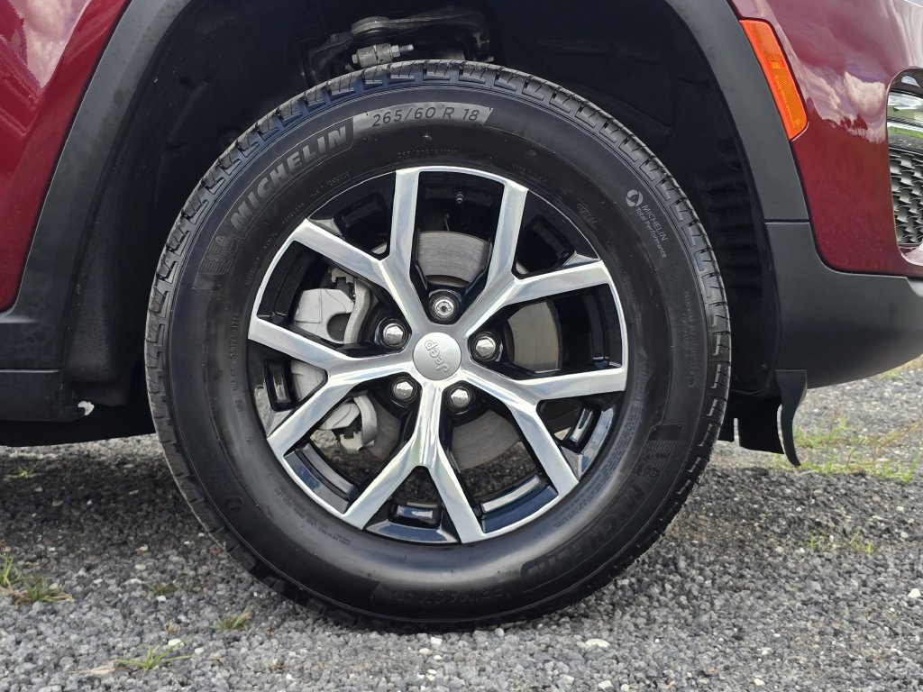 Used 2025 Jeep Grand Cherokee Limited RWD image 11