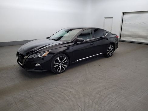 Used 2019 Nissan Altima 2.5 SR FWD image 2