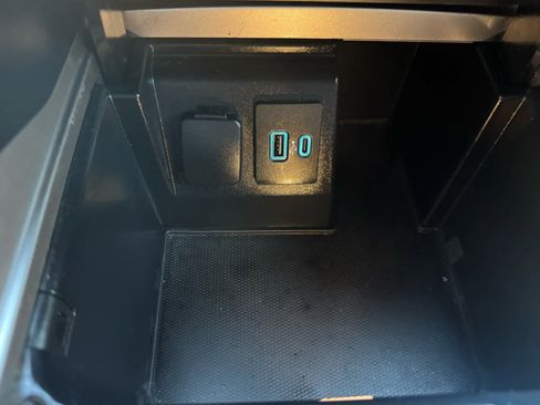 Used 2020 Ford Explorer XLT w/ Equipment Group 202A image 28