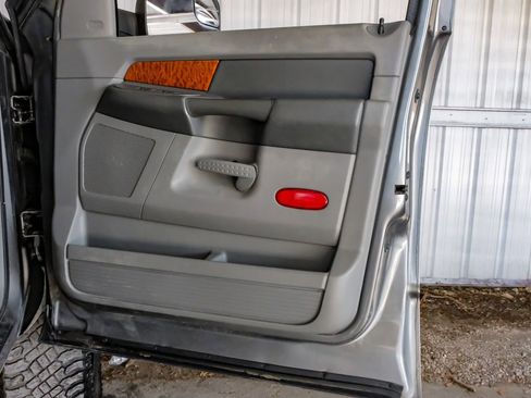 Used 2006 Dodge Ram 2500 Truck SLT image 44