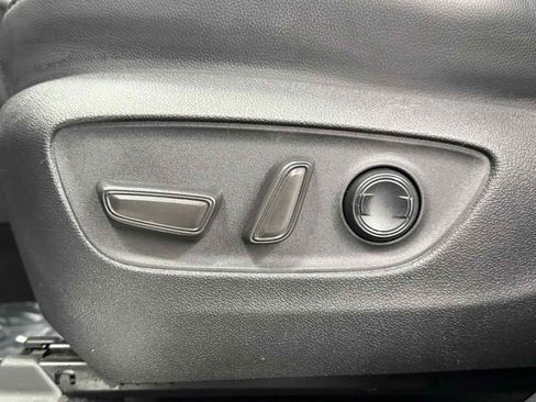 Used 2021 Toyota Highlander Limited image 29