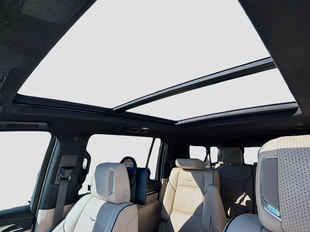 Used 2024 Cadillac Escalade ESV Premium Luxury w/ Performance Package AWD/4WD image 23