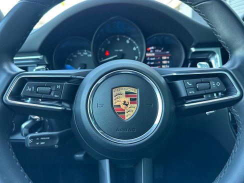 Certified 2022 Porsche Macan image 24