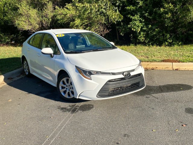 Used 2023 Toyota Corolla LE FWD image 1