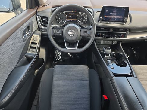 Used 2023 Nissan Rogue SV image 18