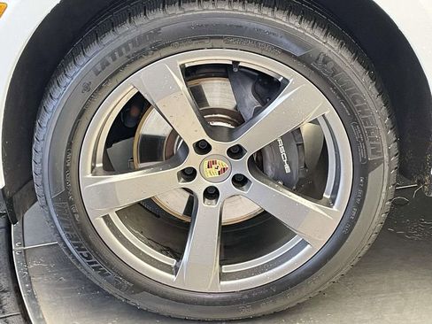 Used 2025 Porsche Macan image 11