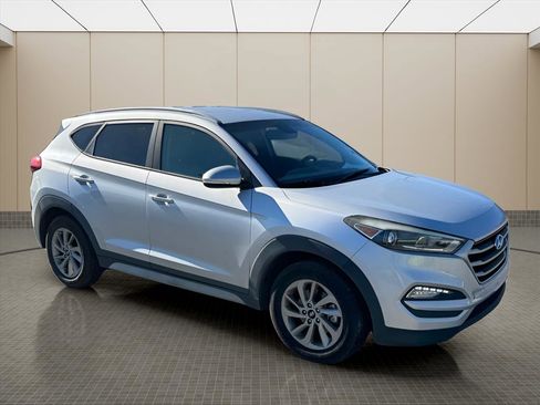 Used 2017 Hyundai Tucson SE Plus image 2
