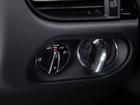 Certified 2025 Porsche Macan image 18