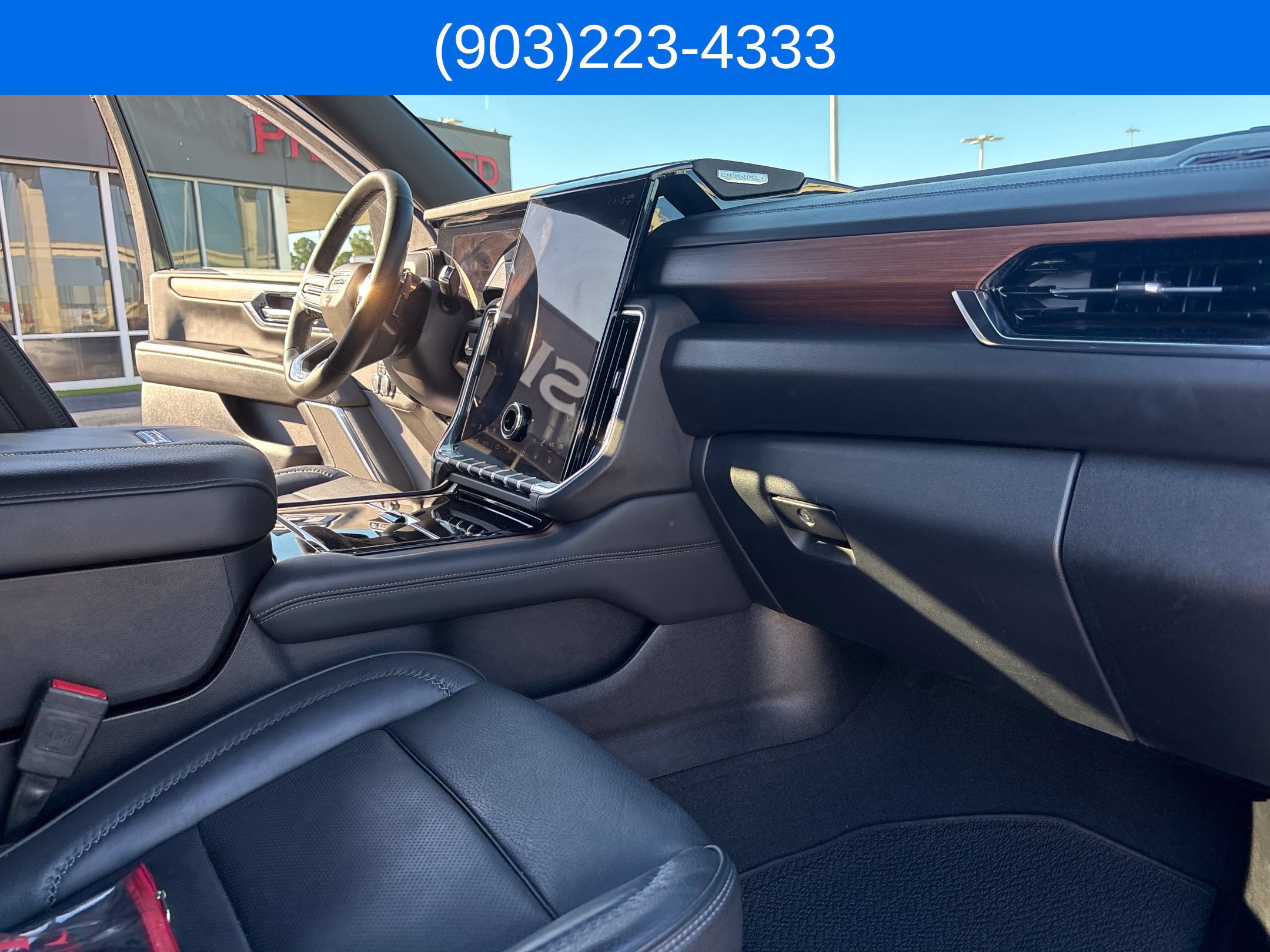 Used 2025 GMC Yukon Denali AWD/4WD image 53