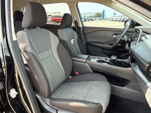 Used 2022 Nissan Rogue SV image 25