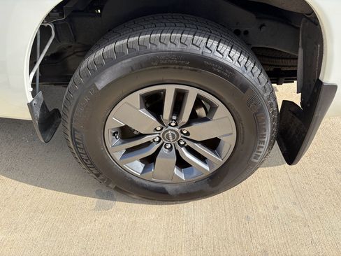 Used 2025 Nissan Frontier SV w/ SV Convenience Package image 30