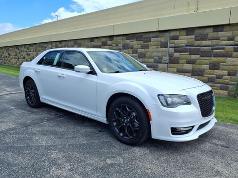 Used 2023 Chrysler 300 Touring L w/ Popular Equipment Group AWD/4WD image 1