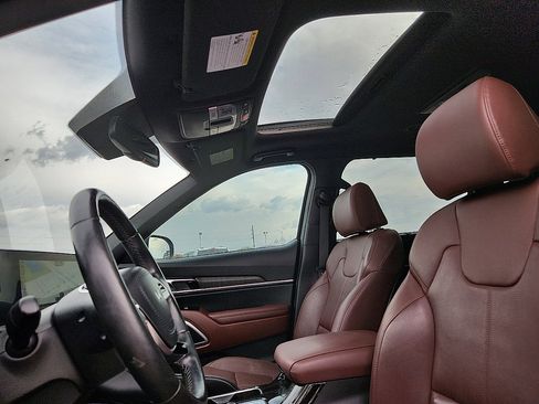 Used 2024 Kia Telluride EX image 7